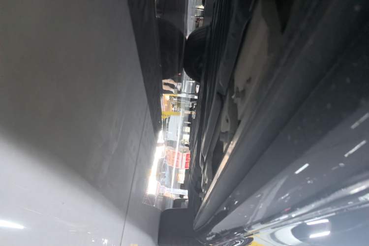 Used Hima AITO M8 2025 Extended-Range Max+ Version 53.4 kWh 5-Seater Edition Left Side Sill