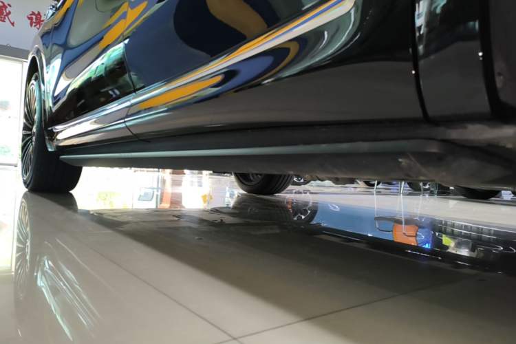 Used Hima AITO M8 2025 Extended-Range Ultra Version 53.4 kWh 6-Seater Edition Left Side Sill