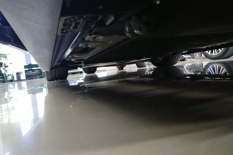 Used Hima AITO M8 2025 Extended-Range Ultra Version 53.4 kWh 6-Seater Edition Left Side Sill