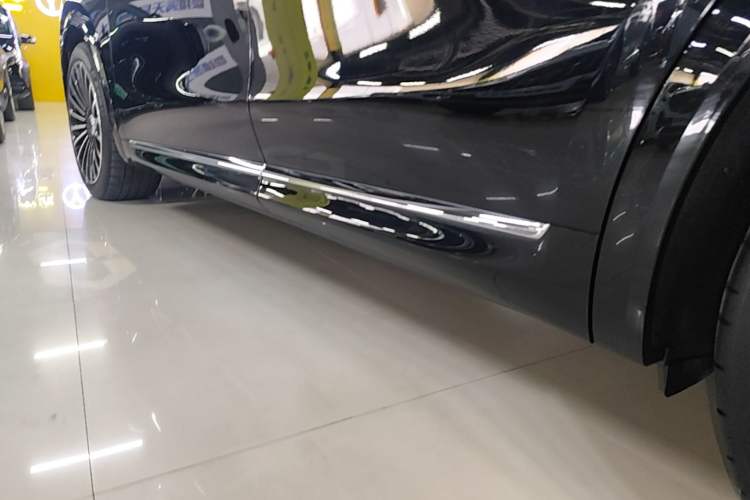 Used Hima AITO M8 2025 Extended-Range Max+ Version 53.4 kWh 5-Seater Edition Left Side Sill