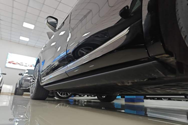 Used Hima AITO M8 2025 Extended-Range Max+ Version 53.4 kWh 6-Seater Edition Left Side Sill