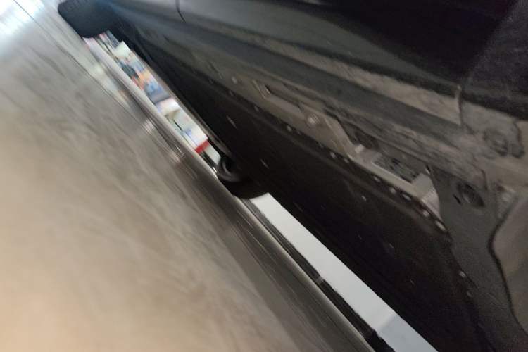 Used Hima AITO M8 2025 Model Pure Electric Max+ Five-Seat Long-Range Version Left Side Sill