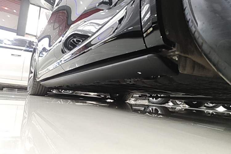 Used Hima AITO M8 2025 Extended-Range Max+ Version 53.4 kWh 5-Seater Edition Left Side Sill