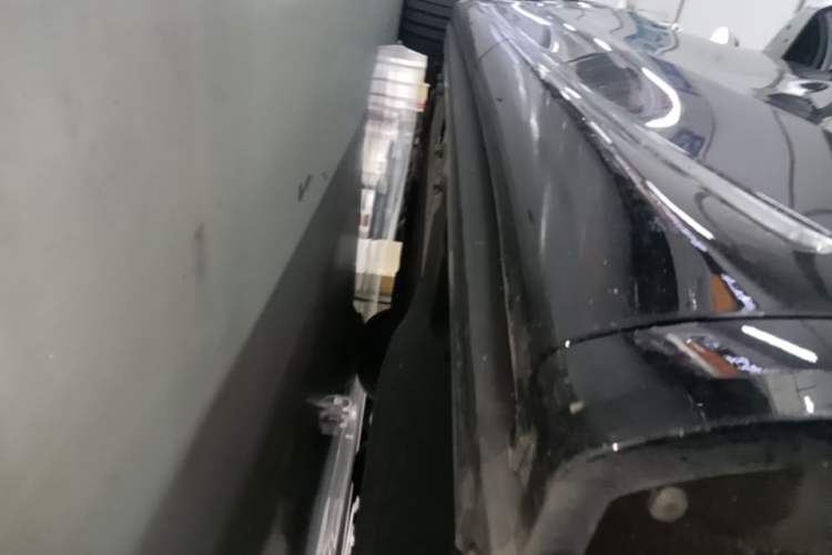 Used Hima AITO M8 2025 Extended-Range Max+ Version 53.4 kWh 5-Seater Edition Left Side Sill