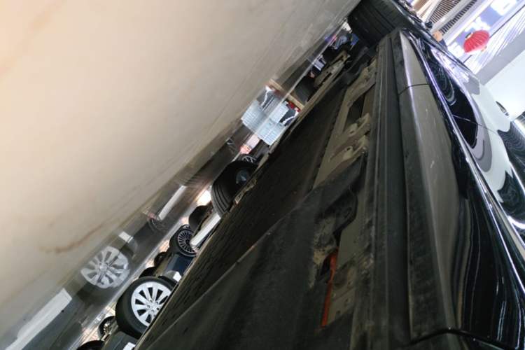 Used Hima AITO M8 2025 Extended-Range Max Version 37 kWh 5-Seater Left Side Sill