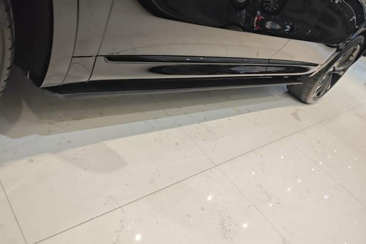 Used Hima AITO M8 2025 Extended-Range Ultra Version 53.4 kWh 6-Seater Edition Left Side Sill