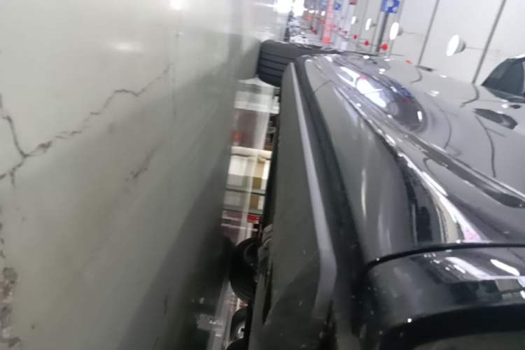Used Hima AITO M8 2025 Extended-Range Ultra Version 53.4 kWh 5-Seater Edition Left Side Sill