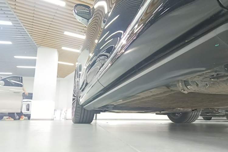 Used Hima AITO M8 2025 Extended-Range Ultra Version 53.4 kWh 6-Seater Edition Left Side Sill