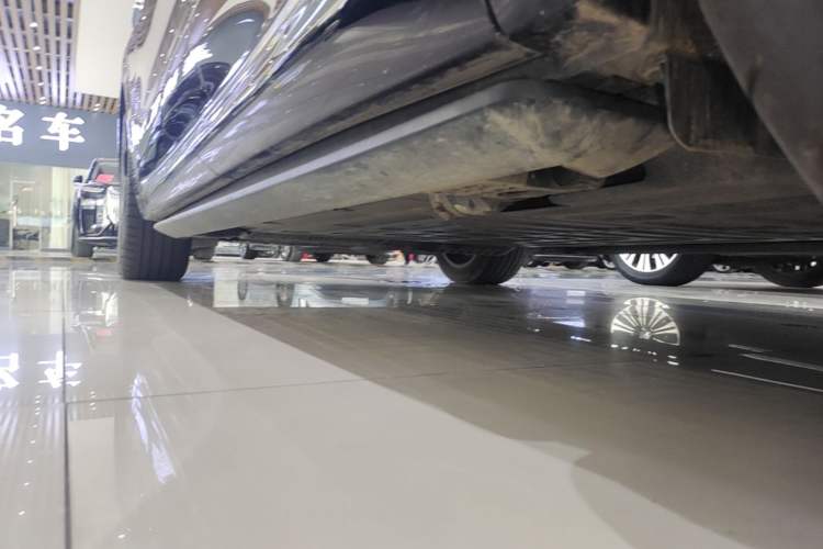 Used Hima AITO M8 2025 Extended-Range Max+ Version 53.4 kWh 6-Seater Edition Left Side Sill