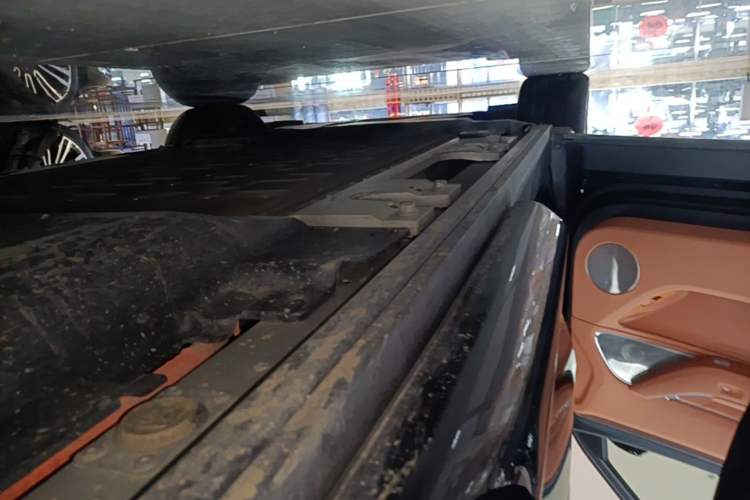 Used Hima AITO M8 2025 Extended-Range Max+ Version 53.4 kWh 6-Seater Edition Left Side Sill