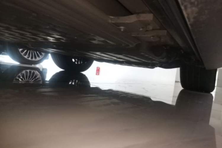 Used Hima AITO M8 2025 Extended-Range Ultra Version 53.4 kWh 6-Seater Edition Left Side Sill