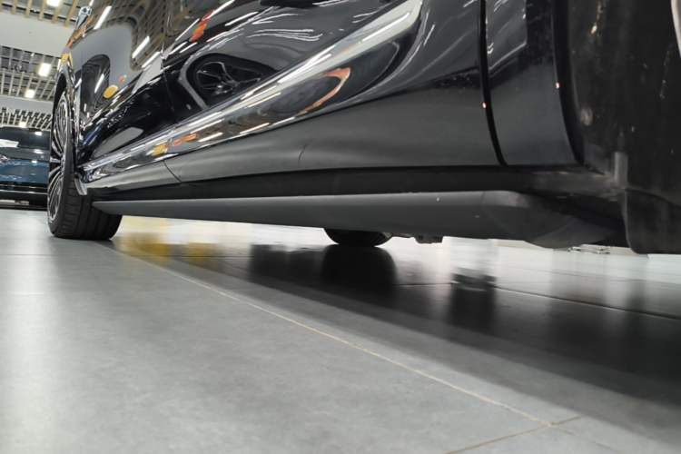 Used Hima AITO M8 2025 Extended-Range Ultra Version 53.4 kWh 6-Seater Edition Left Side Sill