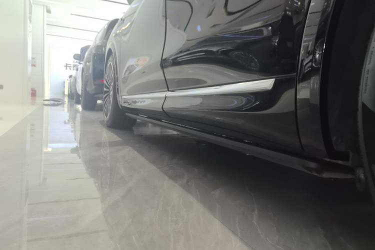 Used Hima AITO M8 2025 Extended-Range Ultra Version 53.4 kWh 6-Seater Edition Left Side Sill