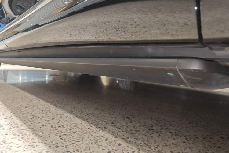 Used Hima AITO M8 2025 Extended-Range Max+ Version 53.4 kWh 6-Seater Edition Left Side Sill