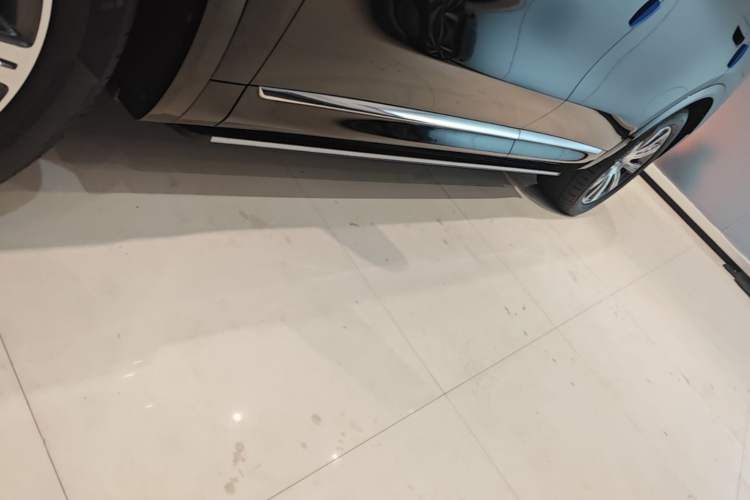 Used Hima AITO M8 2025 Extended-Range Max+ Version 53.4 kWh 6-Seater Edition Left Side Sill