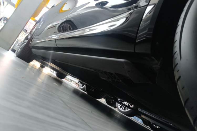 Used Hima AITO M8 2025 Extended-Range Max Version 37 kWh 6-Seater Left Side Sill