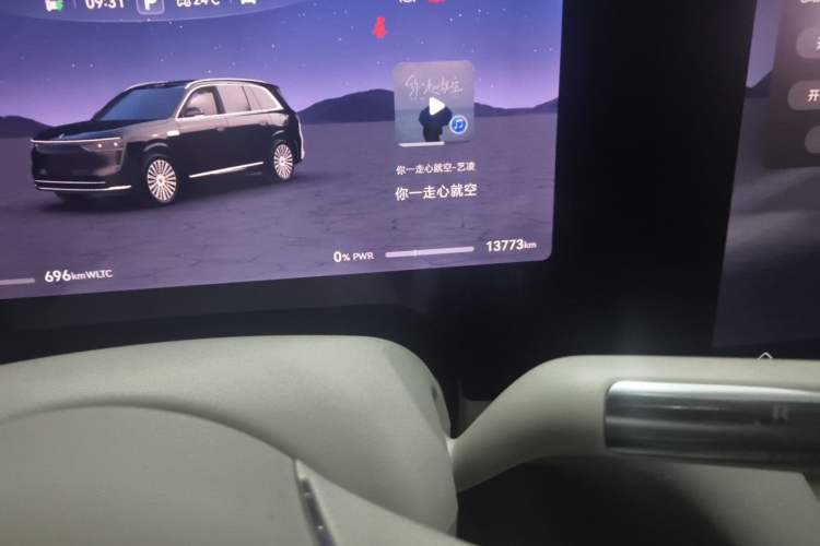 Used Hima AITO M8 2025 Extended-Range Ultra Version 53.4 kWh 6-Seater Edition Odometer Close Up