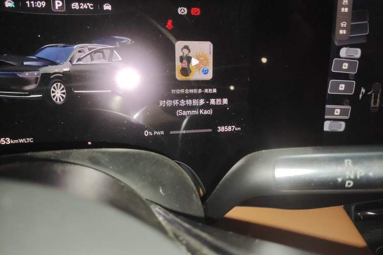 Used Hima AITO M8 2025 Extended-Range Max+ Version 53.4 kWh 6-Seater Edition Odometer Close Up