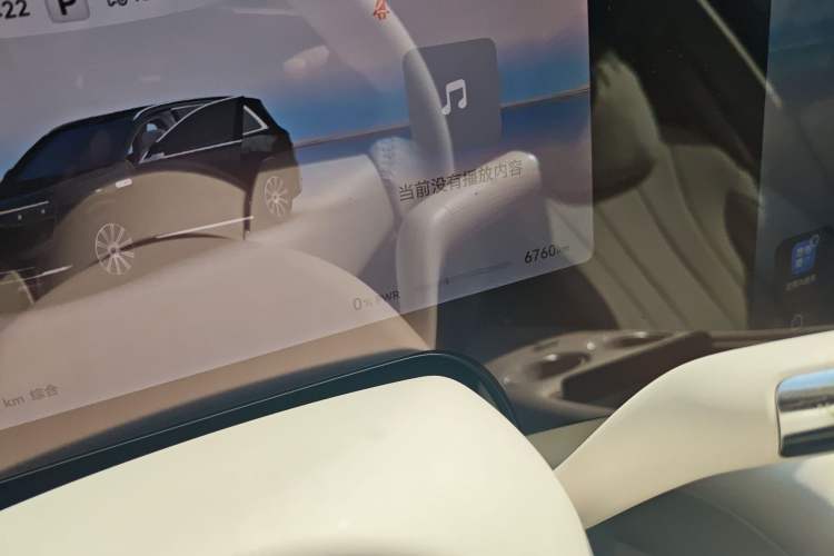 Used Hima AITO M8 2025 Extended-Range Ultra Version 53.4 kWh 6-Seater Edition Odometer Close Up