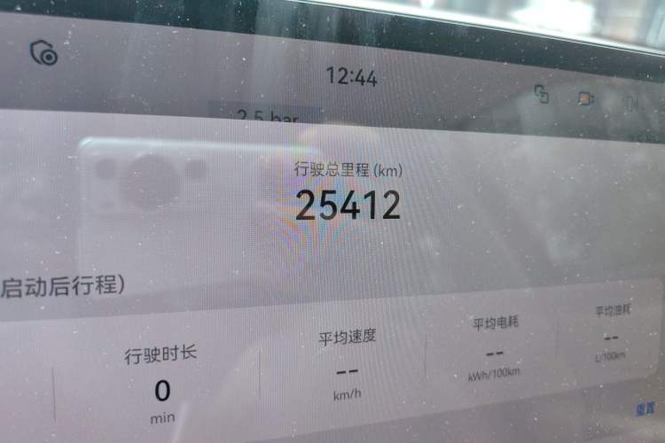 Used Hima AITO M8 2025 Extended-Range Ultra Version 53.4 kWh 6-Seater Edition Odometer Close Up