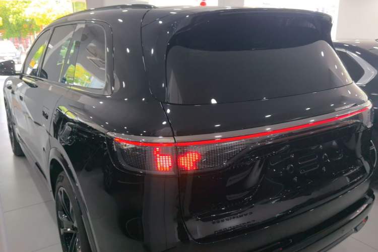 Used Hima AITO M8 2025 Extended-Range Ultra Version 53.4 kWh 5-Seater Edition Rear Left 45 Deg