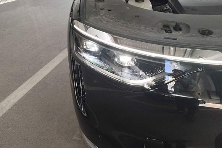Used Hima AITO M8 2025 Extended-Range Ultra Version 53.4 kWh 6-Seater Edition Right Front Headlight