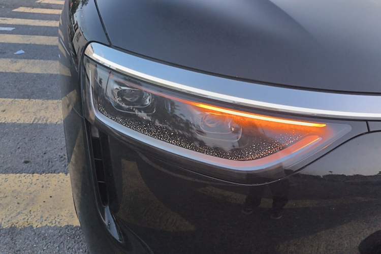 Used Hima AITO M8 2025 Extended-Range Ultra Version 53.4 kWh 6-Seater Edition Right Front Headlight