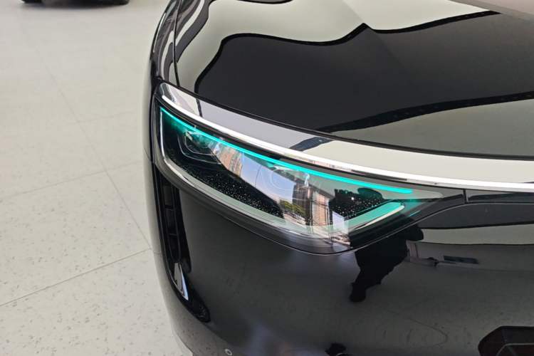 Used Hima AITO M8 2025 Extended-Range Max+ Version 53.4 kWh 5-Seater Edition Right Front Headlight
