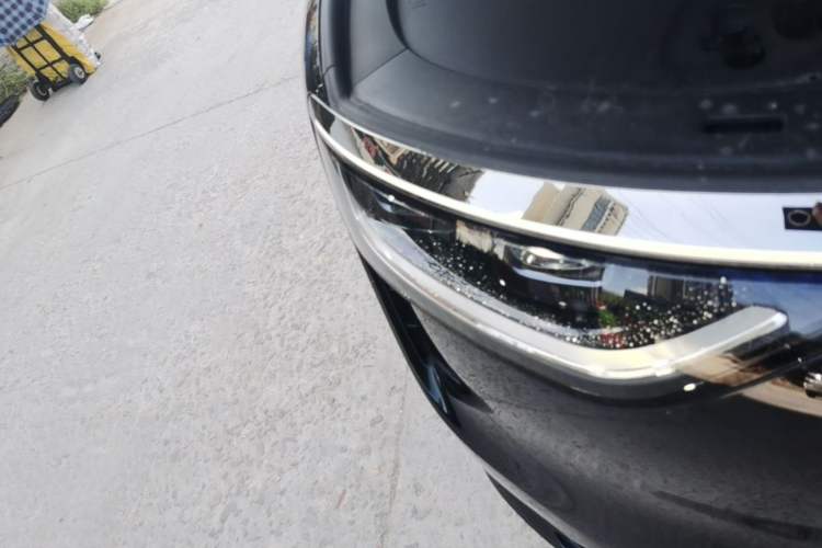 Used Hima AITO M8 2025 Extended-Range Ultra Version 53.4 kWh 5-Seater Edition Right Front Headlight