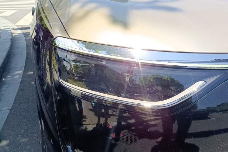 Used Hima AITO M8 2025 Extended-Range Max+ Version 53.4 kWh 6-Seater Edition Right Front Headlight