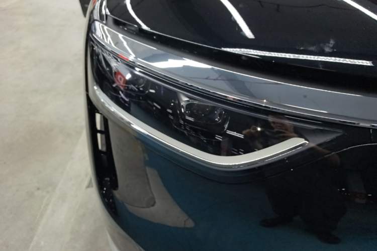 Used Hima AITO M8 2025 Extended-Range Max+ Version 53.4 kWh 5-Seater Edition Right Front Headlight