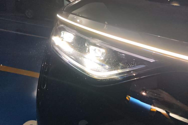 Used Hima AITO M8 2025 Extended-Range Max+ Version 53.4 kWh 6-Seater Edition Right Front Headlight
