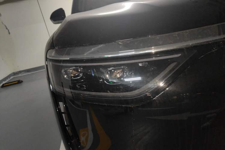 Used Hima AITO M8 2025 Extended-Range Max+ Version 53.4 kWh 6-Seater Edition Right Front Headlight