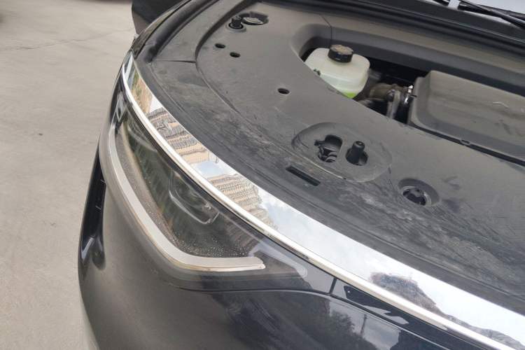 Used Hima AITO M8 2025 Extended-Range Ultra Version 53.4 kWh 6-Seater Edition Right Front Headlight