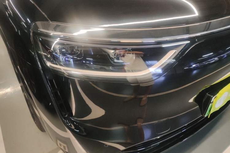 Used Hima AITO M8 2025 Extended-Range Ultra Version 53.4 kWh 5-Seater Edition Right Front Headlight