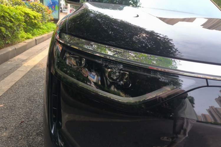 Used Hima AITO M8 2025 Extended-Range Max+ Version 53.4 kWh 5-Seater Edition Right Front Headlight