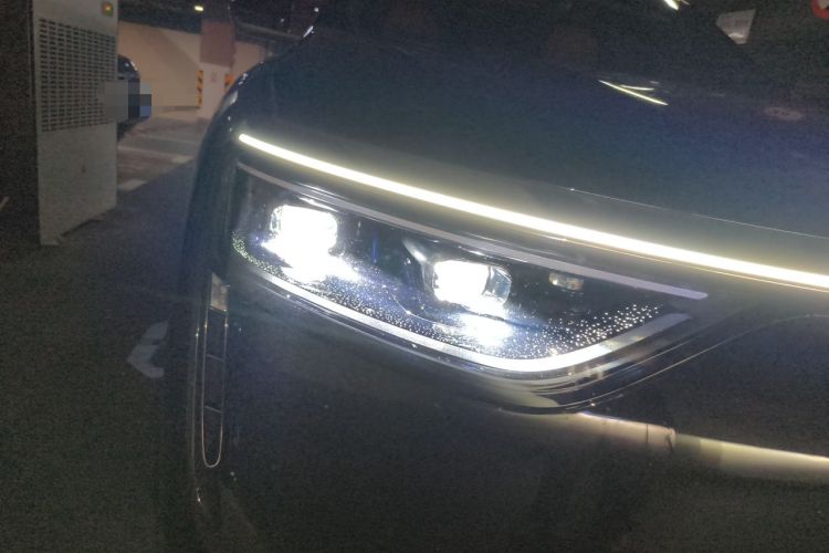 Used Hima AITO M8 2025 Extended-Range Max+ Version 53.4 kWh 6-Seater Edition Right Front Headlight