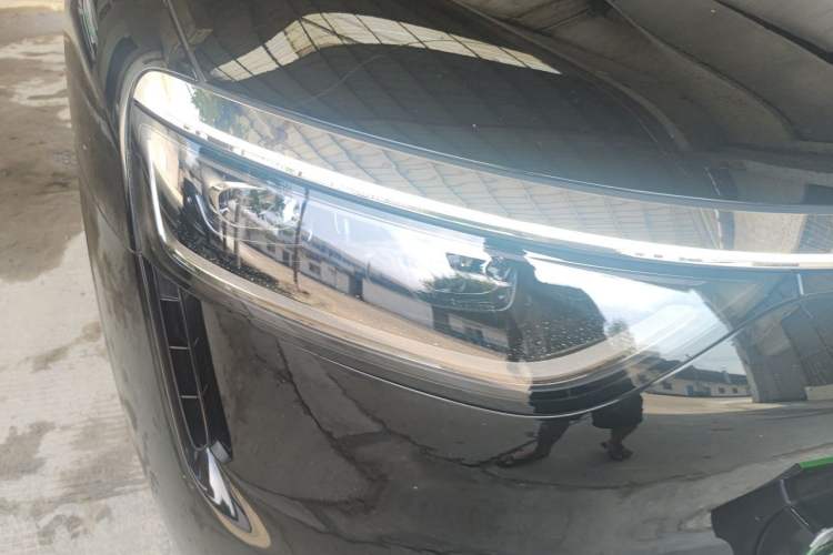 Used Hima AITO M8 2025 Extended-Range Max+ Version 53.4 kWh 6-Seater Edition Right Front Headlight