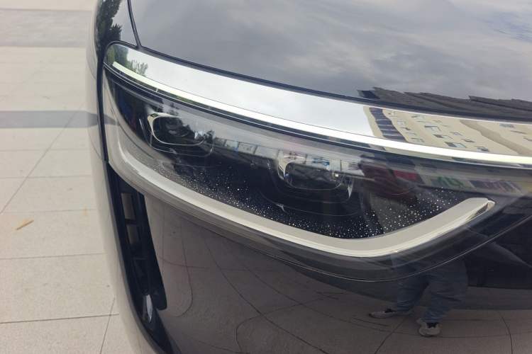 Used Hima AITO M8 2025 Extended-Range Ultra Version 53.4 kWh 6-Seater Edition Right Front Headlight