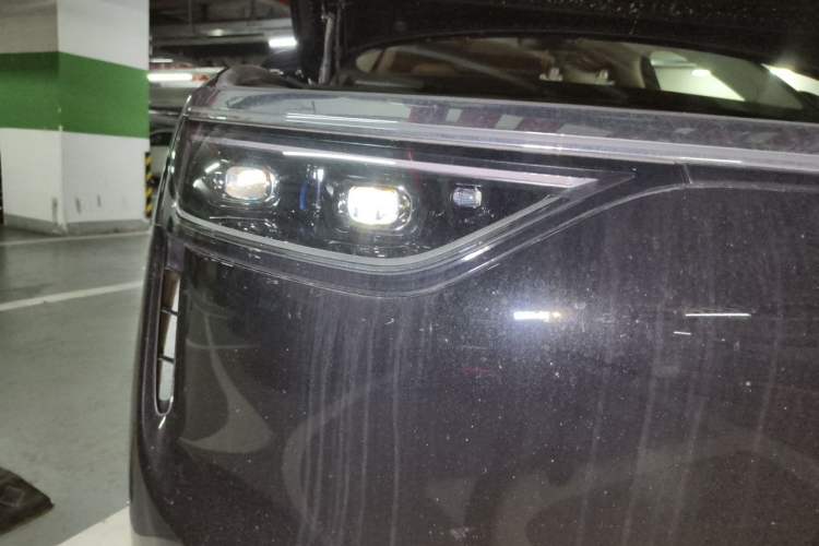 Used Hima AITO M8 2025 Extended-Range Max+ Version 53.4 kWh 6-Seater Edition Right Front Headlight