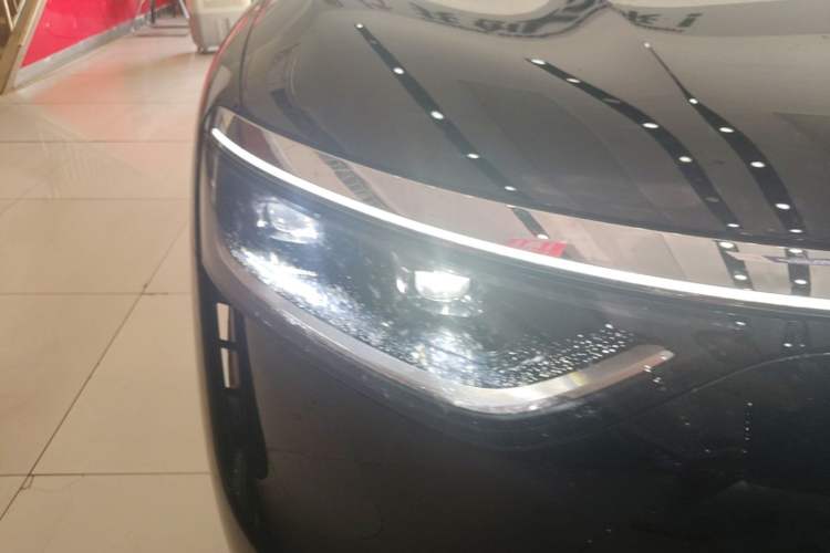 Used Hima AITO M8 2025 Extended-Range Max+ Version 53.4 kWh 6-Seater Edition Right Front Headlight