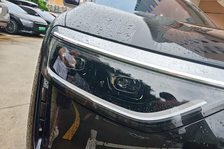 Used Hima AITO M8 2025 Extended-Range Max+ Version 53.4 kWh 5-Seater Edition Right Front Headlight