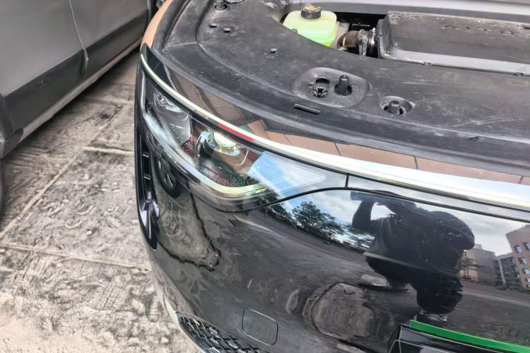 Used Hima AITO M8 2025 Extended-Range Ultra Version 53.4 kWh 6-Seater Edition Right Front Headlight