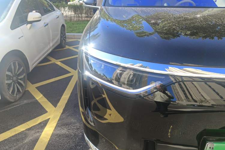 Used Hima AITO M8 2025 Extended-Range Max+ Version 53.4 kWh 5-Seater Edition Right Front Headlight