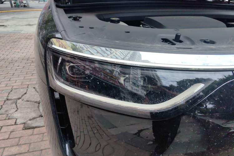 Used Hima AITO M8 2025 Extended-Range Ultra Version 53.4 kWh 6-Seater Edition Right Front Headlight