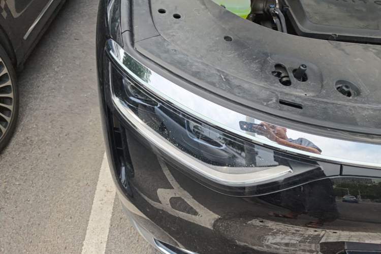 Used Hima AITO M8 2025 Extended-Range Ultra Version 53.4 kWh 6-Seater Edition Right Front Headlight