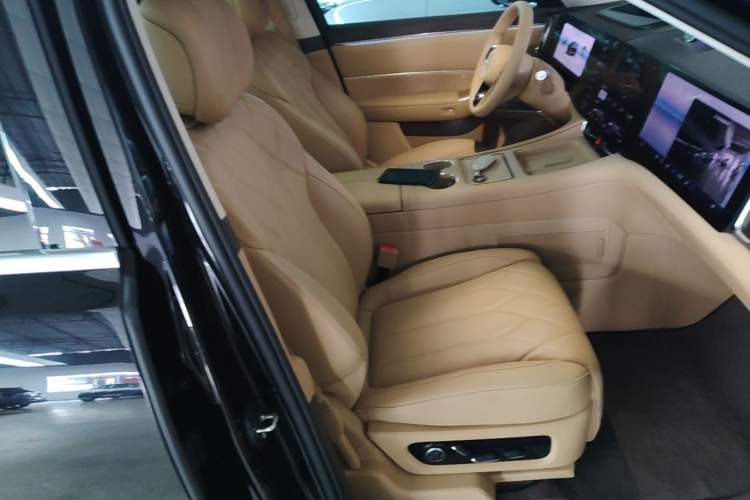 Used Hima AITO M8 2025 Extended-Range Max+ Version 53.4 kWh 6-Seater Edition Right Front Seat