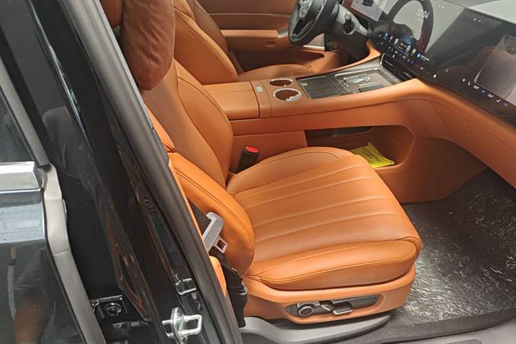 Used Hima AITO M8 2025 Model Range-Extended Max Version 53.4kWh Six-Seater (896-line LiDAR) Right Front Seat
