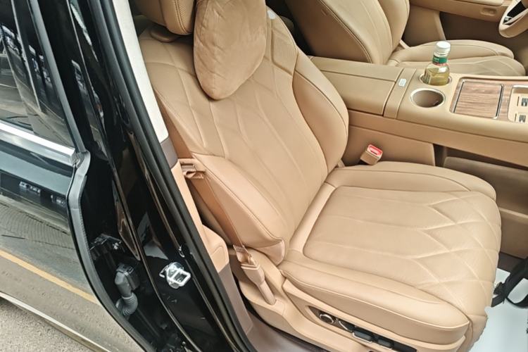 Used Hima AITO M8 2025 Extended-Range Ultra Version 53.4 kWh 6-Seater Edition Right Front Seat