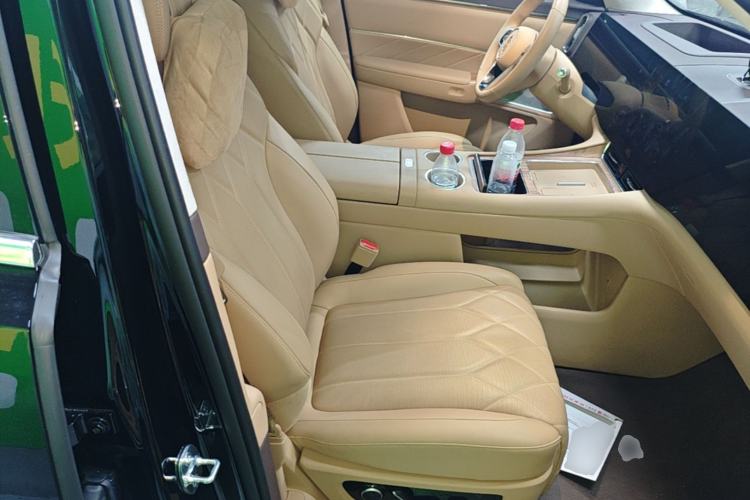 Used Hima AITO M8 2025 Extended-Range Ultra Version 53.4 kWh 6-Seater Edition Right Front Seat